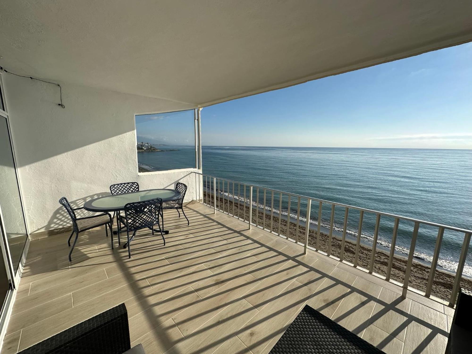 Beachfront, Top Floor Corner 2-Bed, Estepona Paseo Apartment Exterior photo