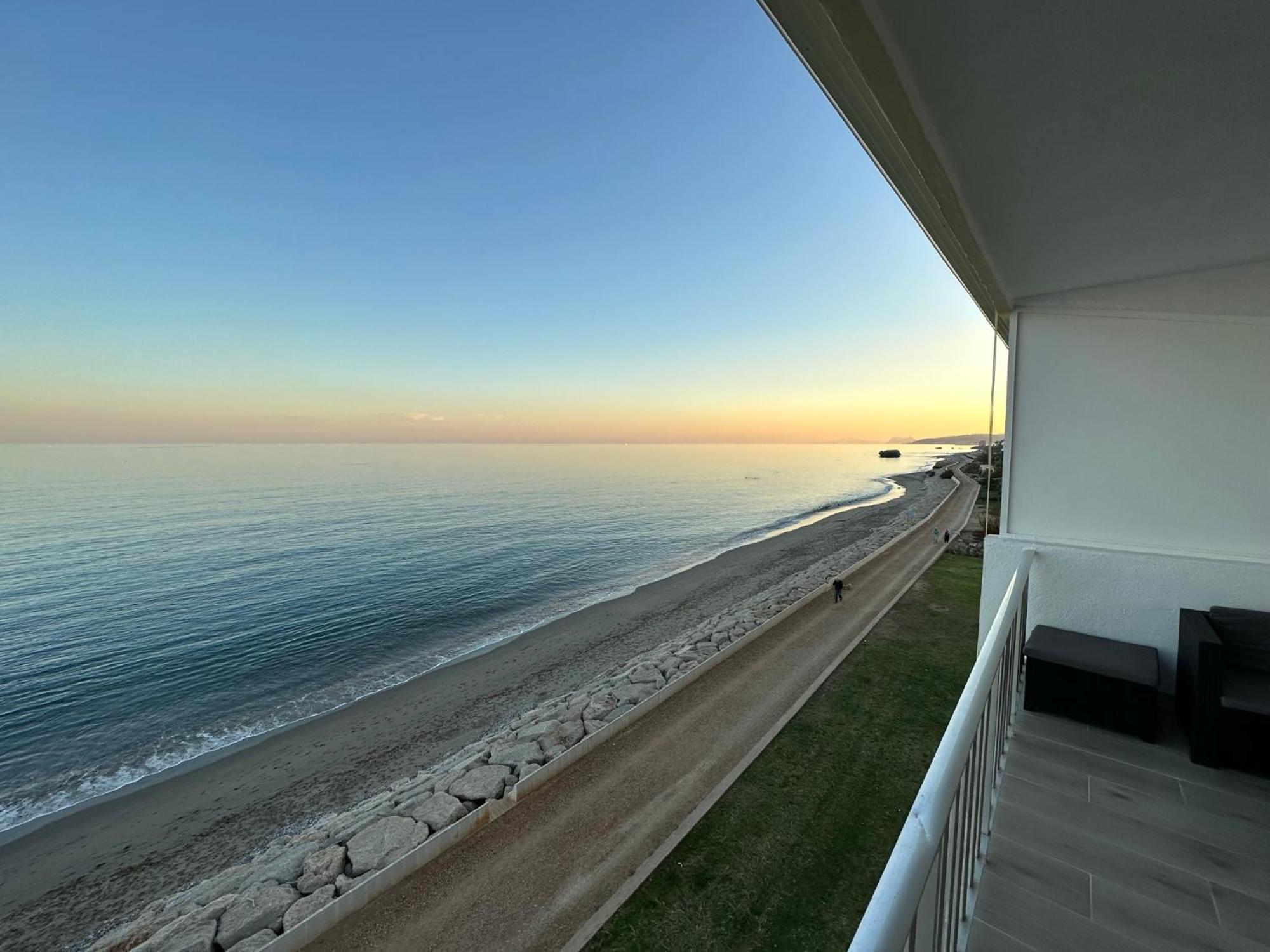 Beachfront, Top Floor Corner 2-Bed, Estepona Paseo Apartment Exterior photo